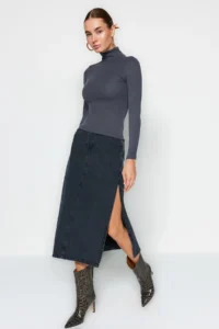 TRENDYOLMİLLA Anthracite Soft Fabric Turtleneck Fitted Flexible Knitting Blouse - Image 3