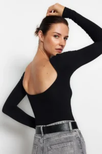 TRENDYOLMİLLA Black Cotton Flexible Low-cut back Fitted Flexible Blouse