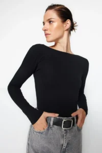 TRENDYOLMİLLA Black Cotton Flexible Low-cut back Fitted Flexible Blouse - Image 2