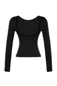 TRENDYOLMİLLA Black Cotton Flexible Low-cut back Fitted Flexible Blouse - Image 8