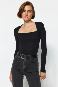 TRENDYOLMİLLA Black Cotton Flexible Square Neck Fitted/Flexible Blouse - Image 2