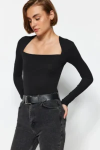 TRENDYOLMİLLA Black Cotton Flexible Square Neck Fitted/Flexible Blouse - Image 3