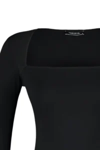 TRENDYOLMİLLA Black Cotton Flexible Square Neck Fitted/Flexible Blouse - Image 7