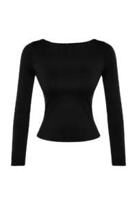 TRENDYOLMİLLA Black Cotton Flexible Boat Neck Fitted Flexible Knitting Blouse - Image 6