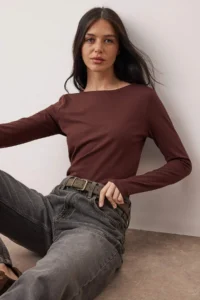 TRENDYOLMİLLA Brown Cotton Boat Neck Fitted Flexible Blouse