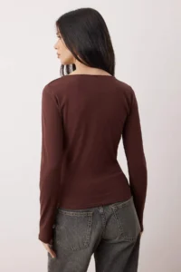 TRENDYOLMİLLA Brown Cotton Boat Neck Fitted Flexible Blouse - Image 4