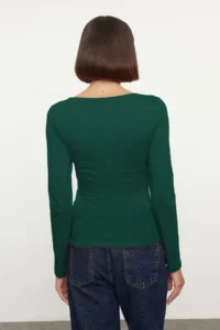 TRENDYOLMİLLA Emerald Green Cotton Boat Neck Fitted Flexible Blouse - Image 5