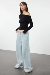 TRENDYOLMİLLA Black Plain Soft Fabric Fitted Boat Neck Knitting Blouse - Image 3