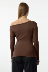 TRENDYOLMİLLA Brown Plain Soft Fabric Fitted Boat Neck Knitting Blouse - Image 5