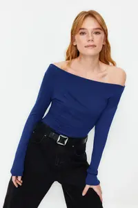 TRENDYOLMİLLA Light Navy Soft Fabric Fitted Boat Neck Knitting Blouse - Image 3