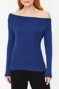 TRENDYOLMİLLA Light Navy Soft Fabric Fitted Boat Neck Knitting Blouse - Image 4