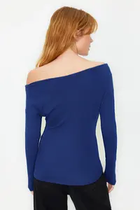 TRENDYOLMİLLA Light Navy Soft Fabric Fitted Boat Neck Knitting Blouse - Image 6