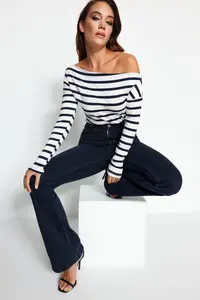 TRENDYOLMİLLA Navy Blue Striped Soft Fabric Fitted Boat Neck Knitting Blouse - Image 5