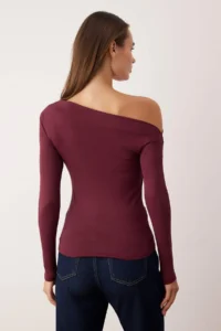 TRENDYOLMİLLA Plum Soft Fabric Fitted Boat Neck Knitting Blouse - Image 4