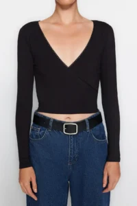 TRENDYOLMİLLA Black Derin Double breasted Yaka Lace Detailed Long Sleeve Crop Cotton Flexible Knitting Blouse - Image 5