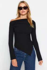 TRENDYOLMİLLA Black Drapeli Boat Neck Asymmetric Flexible Long Sleeve Knitting Blouse - Image 5