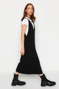 TRENDYOLMİLLA Black Maxi V-neck gilet Knit Dress - Image 2