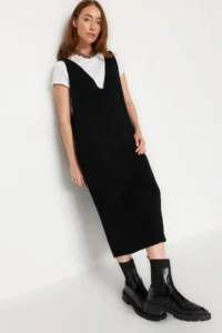 TRENDYOLMİLLA Black Maxi V-neck gilet Knit Dress - Image 3
