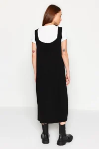 TRENDYOLMİLLA Black Maxi V-neck gilet Knit Dress - Image 6
