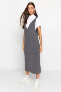 TRENDYOLMİLLA Anthracite Maxi V-neck gilet Knit Dress - Image 3