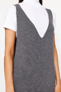 TRENDYOLMİLLA Anthracite Maxi V-neck gilet Knit Dress - Image 4