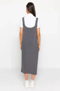 TRENDYOLMİLLA Anthracite Maxi V-neck gilet Knit Dress - Image 6