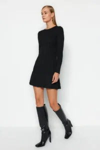 TRENDYOLMİLLA Black Mini pleated Knit Dress