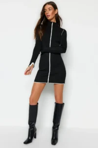TRENDYOLMİLLA Black Mini Color Bloklu Vucuda Oturan Knit Dress