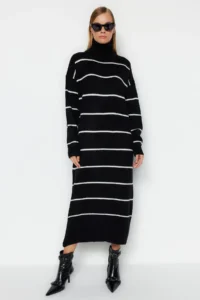 TRENDYOLMİLLA Black Maxi Wide Pattern Soft textured Knit Dress - Image 3