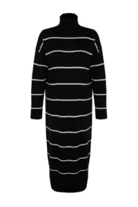 TRENDYOLMİLLA Black Maxi Wide Pattern Soft textured Knit Dress - Image 6