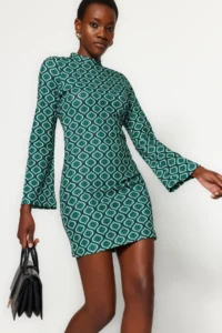 TRENDYOLMİLLA Emerald Green Printed bodycone/Fitting Spanish Arm Mini Knitting Pen Dress