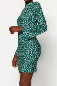 TRENDYOLMİLLA Emerald Green Printed bodycone/Fitting Spanish Arm Mini Knitting Pen Dress - Image 4