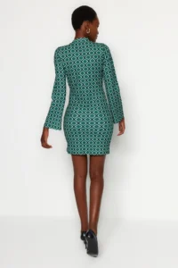 TRENDYOLMİLLA Emerald Green Printed bodycone/Fitting Spanish Arm Mini Knitting Pen Dress - Image 6
