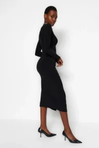 TRENDYOLMİLLA Black Draped V-neck Fitted Flexible Midi Knitting Pen Dress - Image 4