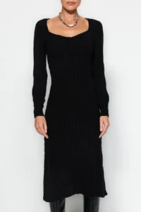 TRENDYOLMİLLA Black Midi Knitwear Heart Yaka Dress - Image 4