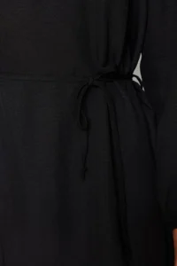 TRENDYOLMİLLA Black Belted Plain Kesim Crew Neck Mini Weaving Dress - Image 11