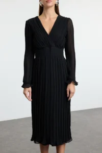 TRENDYOLMİLLA Black Belted pleated Lined Siphon Flight Flight Weaving Dress - Image 4