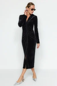 TRENDYOLMİLLA Black Velvet Fitted Polo Shirt Collar Midi Knitting Flexible Pen Dress - Image 3