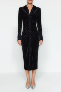 TRENDYOLMİLLA Black Velvet Fitted Polo Shirt Collar Midi Knitting Flexible Pen Dress - Image 5