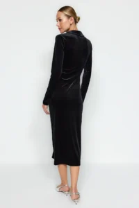 TRENDYOLMİLLA Black Velvet Fitted Polo Shirt Collar Midi Knitting Flexible Pen Dress - Image 6