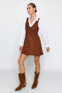 TRENDYOLMİLLA Brown V-neck gilet Suede Mini Knitting Dress - Image 2