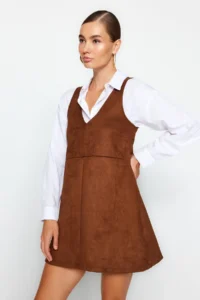 TRENDYOLMİLLA Brown V-neck gilet Suede Mini Knitting Dress - Image 4
