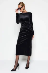 TRENDYOLMİLLA Black Velvet Shirred Fitted Flexible Maxi Knitting Dress - Image 2
