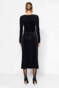 TRENDYOLMİLLA Black Velvet Shirred Fitted Flexible Maxi Knitting Dress - Image 6