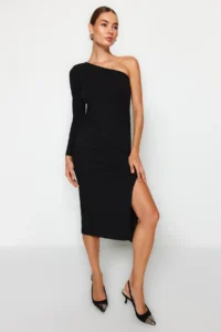 TRENDYOLMİLLA Black Asymmetric Neckline Fitted Slit Detailed Midi Knitting Dress - Image 7