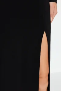 TRENDYOLMİLLA Black Boat Neck Low-cut back slit Fitted Maxi Flexible Knitting Dress - Image 5