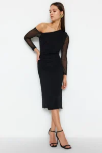 TRENDYOLMİLLA Black Plain Lined Midi Lined Asymmetric Yaka Knitting Dress