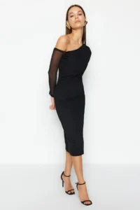 TRENDYOLMİLLA Black Plain Lined Midi Lined Asymmetric Yaka Knitting Dress - Image 2