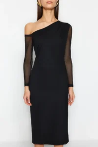 TRENDYOLMİLLA Black Plain Lined Midi Lined Asymmetric Yaka Knitting Dress - Image 4