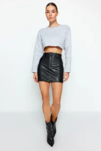 TRENDYOLMİLLA Black Faux Leather Cargo with pocket High Waist Bodycon Mini Skirt - Image 4